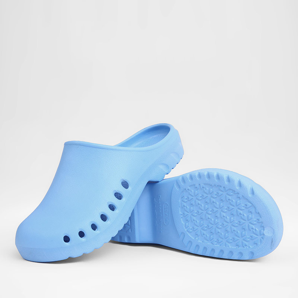 Woman Beach Sandals Garden Shoes Lightweight Men Clogs Hospital Doctor Nurse Surgical Shoes Casual Washable Clogs