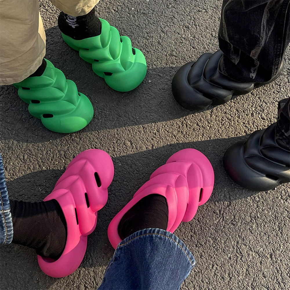 Anti-slip and anti-odor slippers
