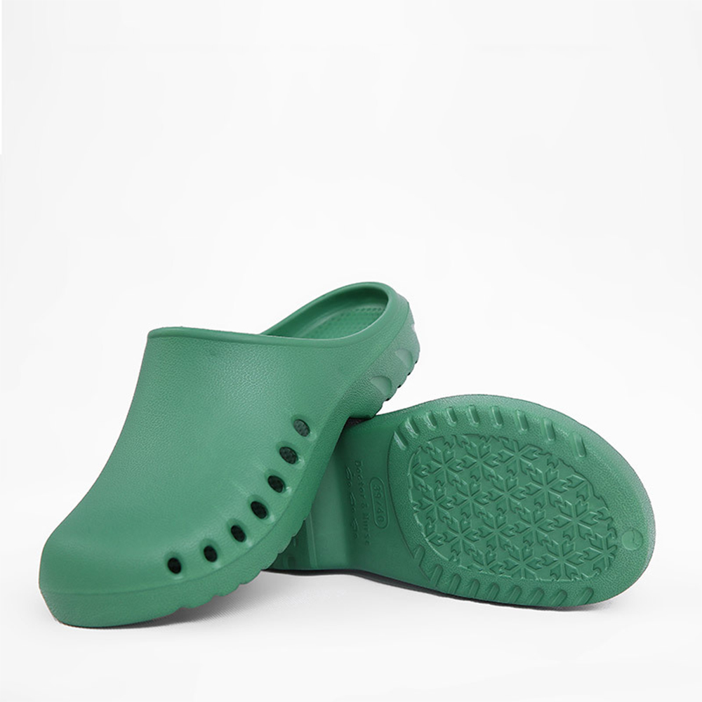 Woman Beach Sandals Garden Shoes Lightweight Men Clogs Hospital Doctor Nurse Surgical Shoes Casual Washable Clogs