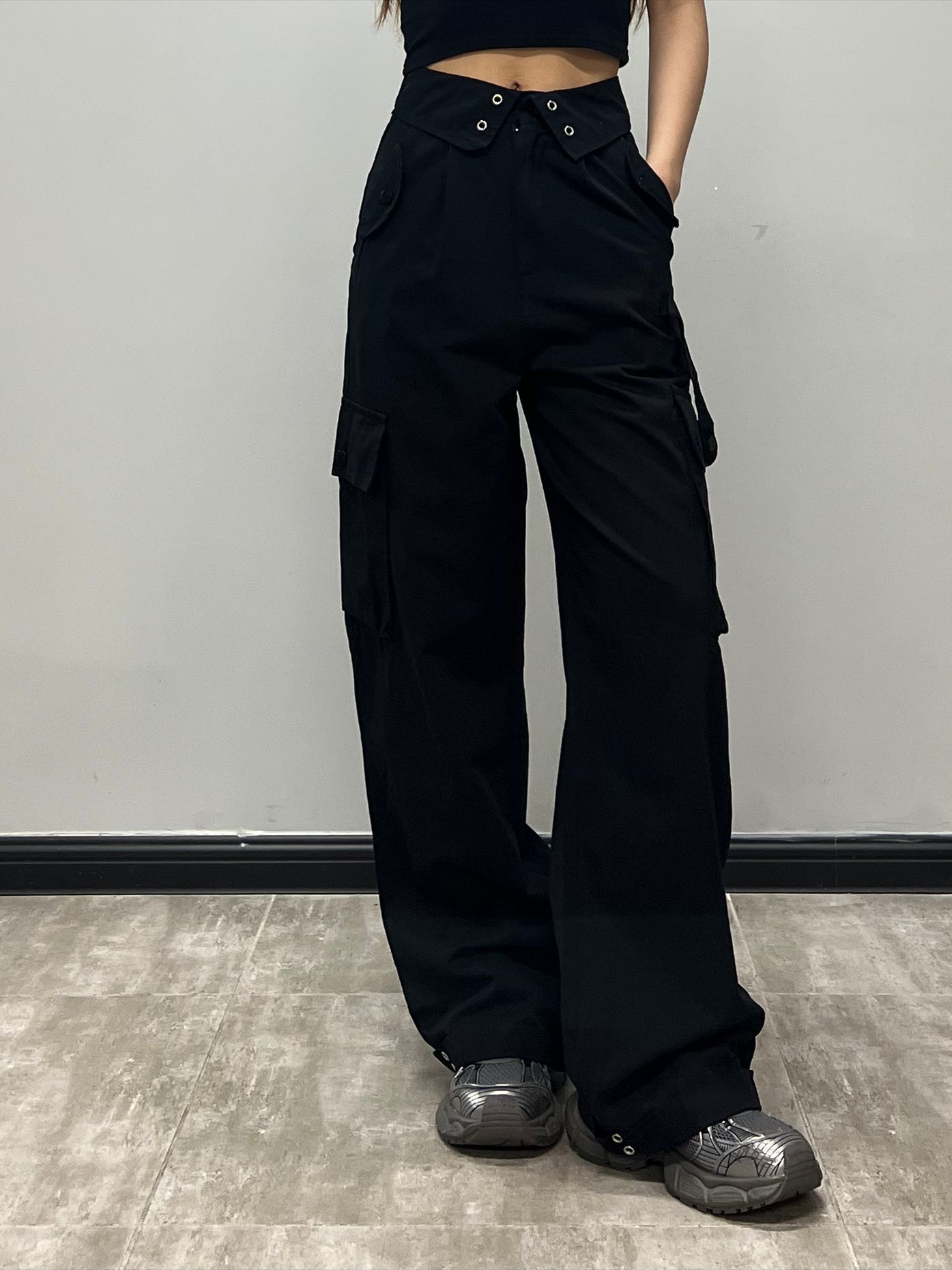 Manufacturer Oem Custom Fashion Women's Button-breasted Flap Waist Patch Pocket Cargo Pants