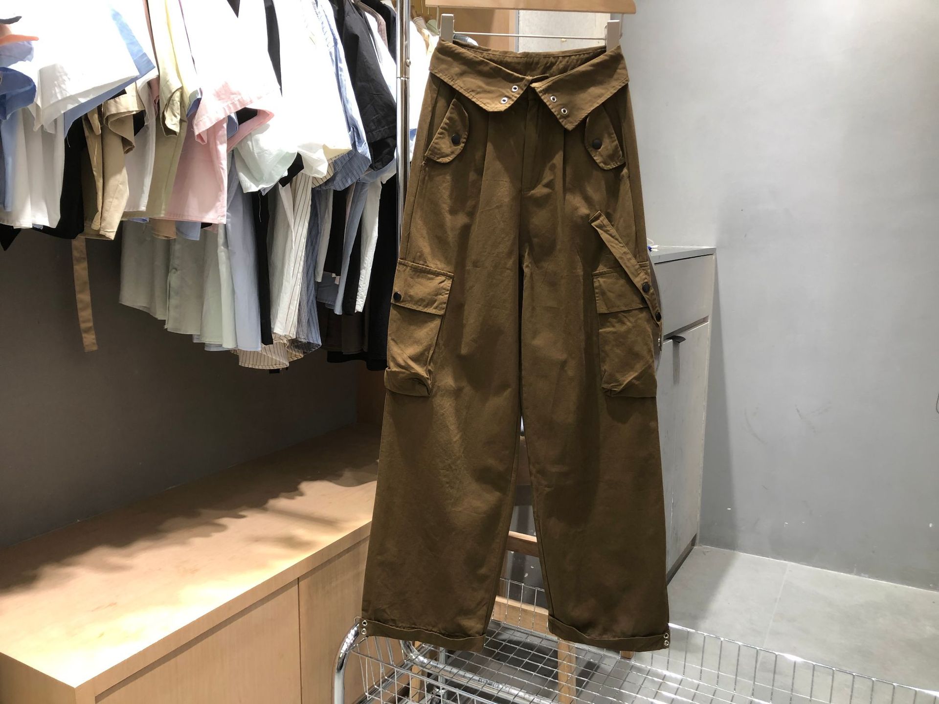 Manufacturer Oem Custom Fashion Women's Button-breasted Flap Waist Patch Pocket Cargo Pants